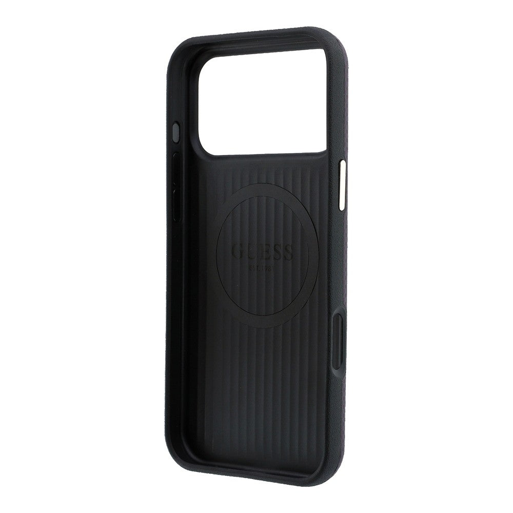 Apple iPhone 18 Pro Max Kılıf Guess Orjinal Lisanslı M-safe Şarj Özellikli PU Metal Üçgen Logolu Karbon Fiber Kevlar Kapak