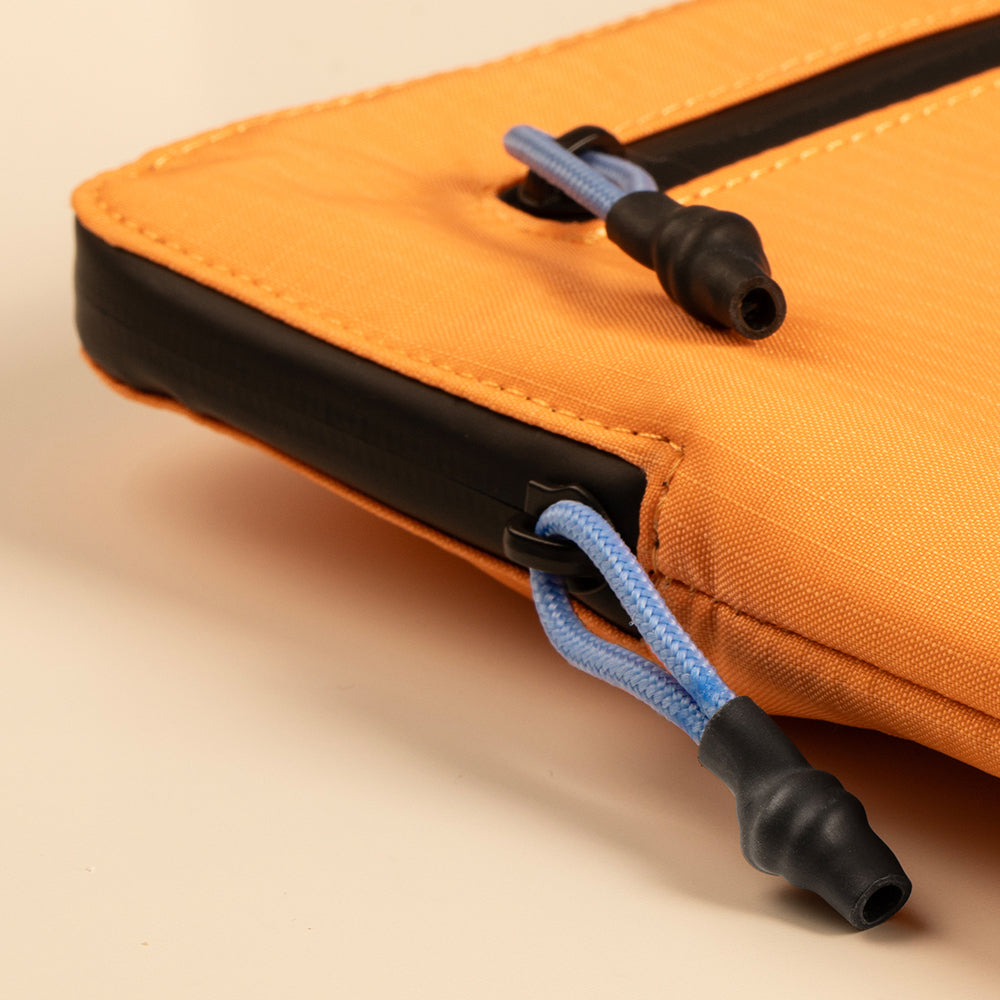 Native Uninon Ultralight Sleeve Serisi Su Geçirmez Ripstop Kumaş 15 inç Macbook Çantası