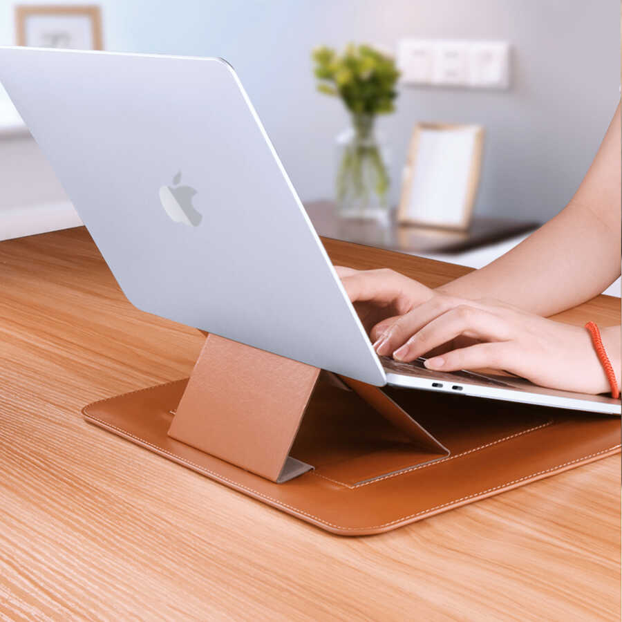 Apple Macbook 13.3' Pro 2022 M2 Wiwu Macbook Skin Pro Portable Stand Kılıf Kahverengi