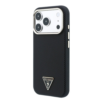 Apple iPhone 18 Pro Kılıf Guess Orjinal Lisanslı M-safe Şarj Özellikli PU Metal Üçgen Logolu Karbon Fiber Kevlar Kapak