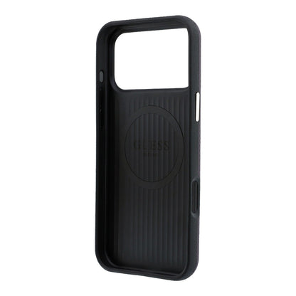 Apple iPhone 18 Pro Max Kılıf Guess Orjinal Lisanslı M-safe Şarj Özellikli PU Metal Üçgen Logolu Karbon Fiber Kevlar Kapak