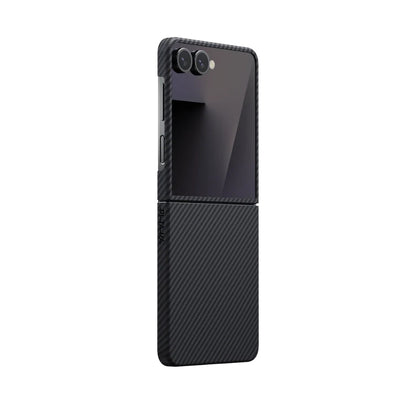 Galaxy Z Flip 7 Kılıf M-safe Şarj Özellikli 600D Aramid Fiber Pitaka Ultra-Slim Classic Serisi Black-Grey Twill Kapak
